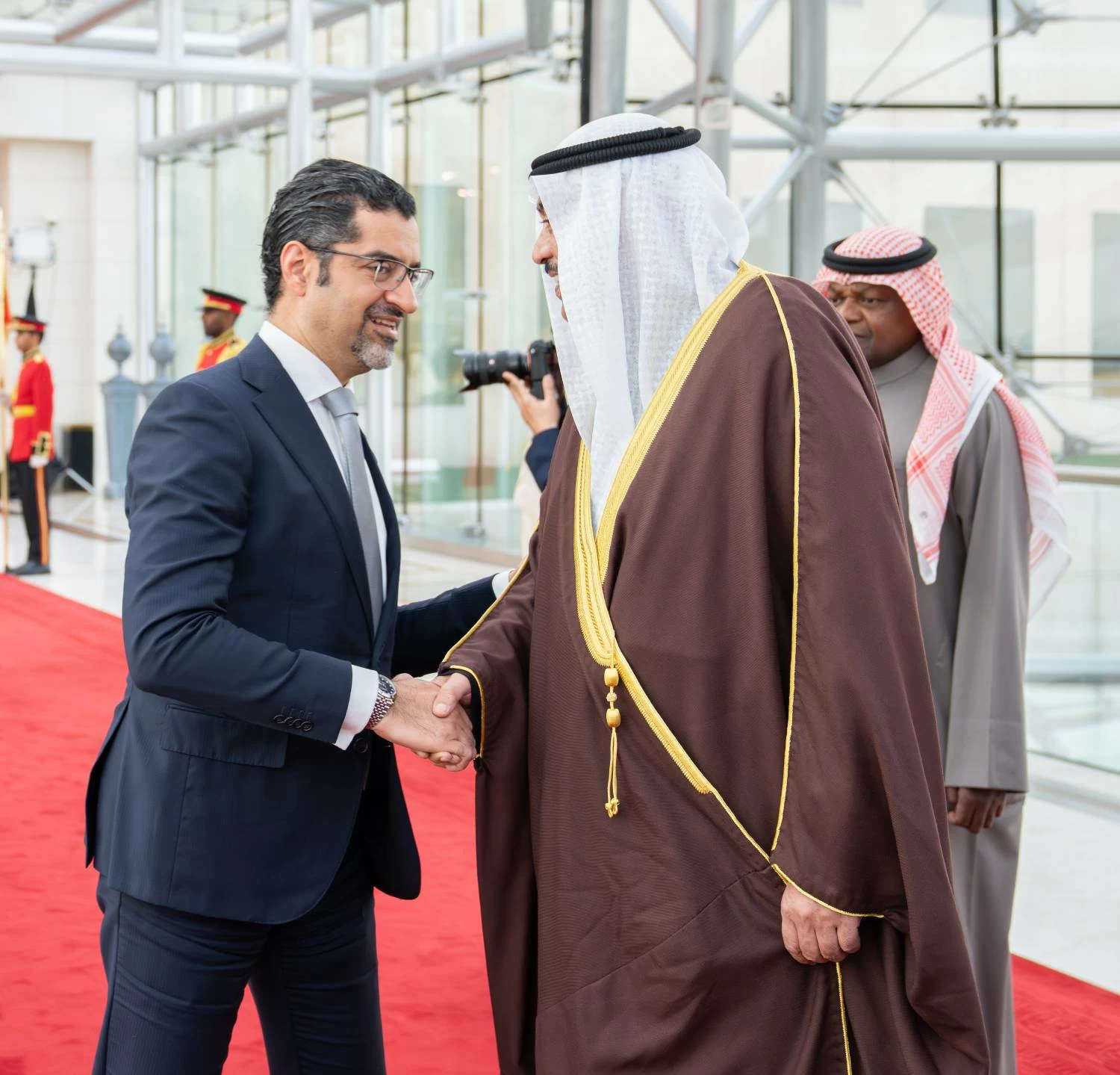 ولي العهد رئيس الوزراء يغادر دولة الكويت الشقيقة بعد زيارةٍ رسمية