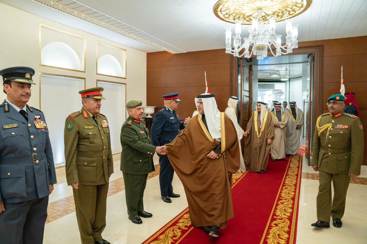 ولي العهد رئيس الوزراء يعود إلى أرض الوطن قادماً من دولة الكويت بعد زيارة رسمية