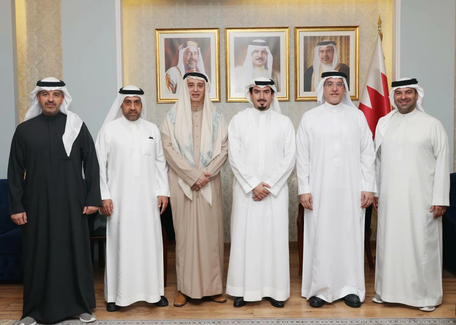 محافظ العاصمة يشيد بدور مجموعة يوسف بن أحمد كانو في دعم برامج ومبادرات المحافظة