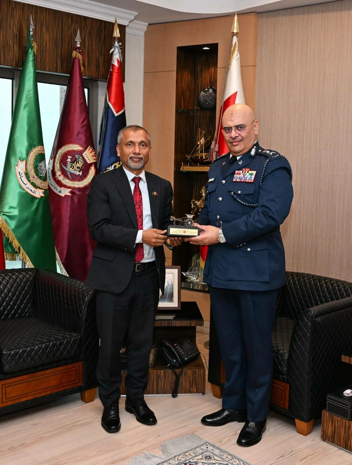 رئيس الشرطة يستقبل سفير جمهورية بنغلاديش الشعبية لدى مملكة البحرين