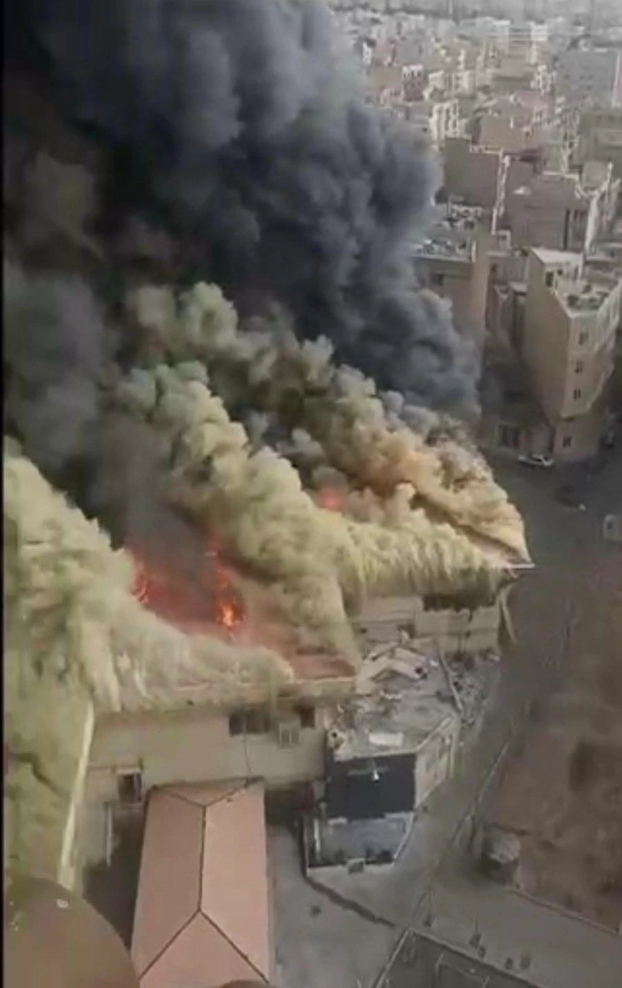 حريق كبير بسوق في جنت آباد غربي طهران