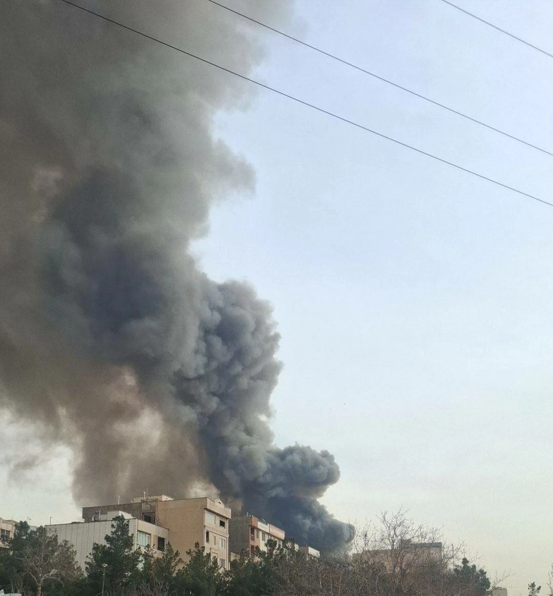 حريق كبير بسوق في جنت آباد غربي طهران