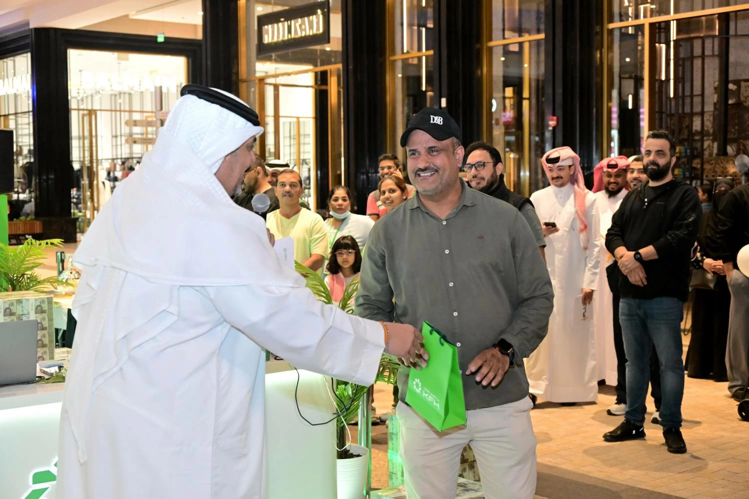 بيت التمويل الكويتي - البحرين يعلن فوز طاهر سعيد أحمد بجائزة الحلم من &laquo;حصادي&raquo;