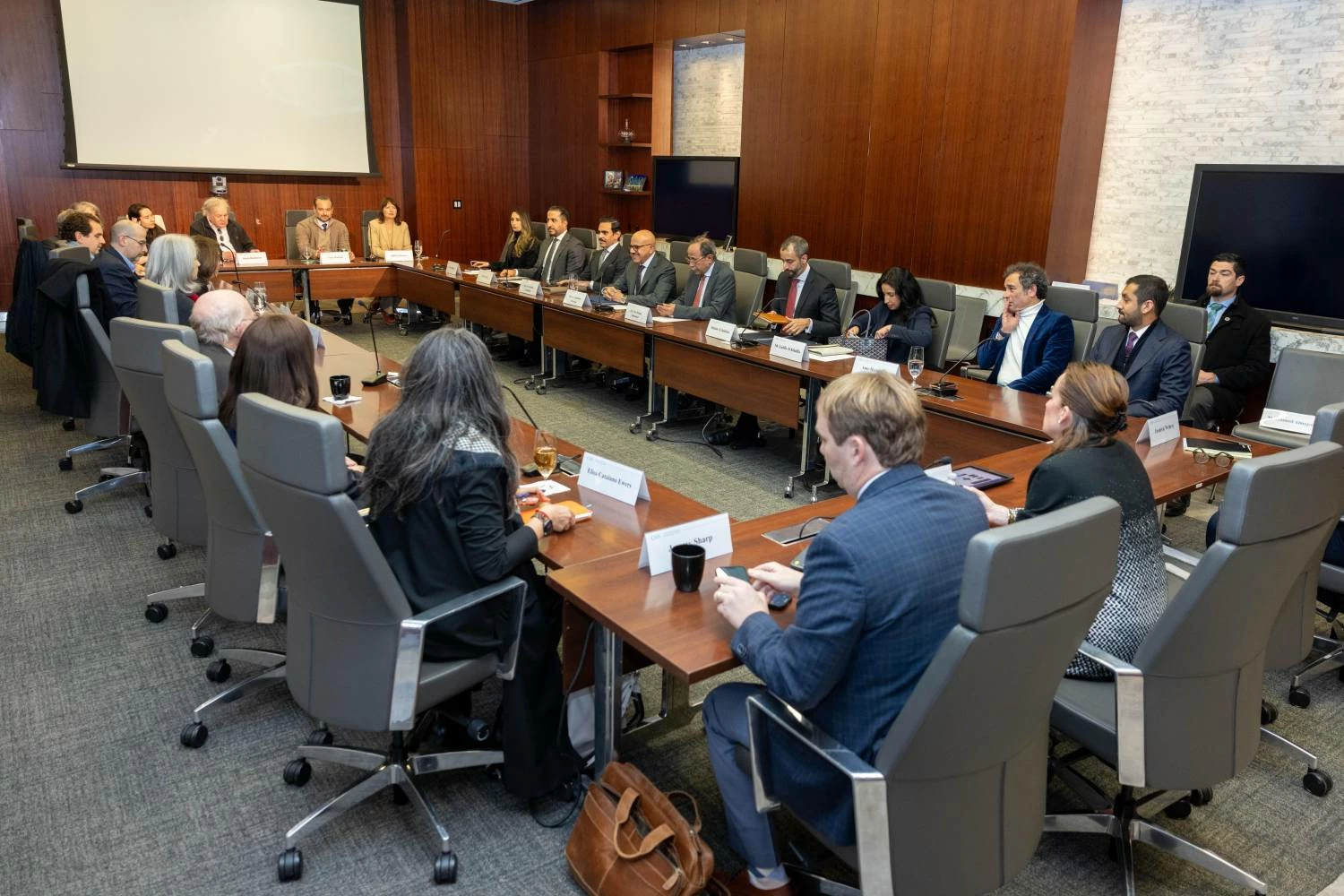 وزير الخارجية يشارك في حوار المائدة المستديرة الذي نظمه مركز الدراسات الاستراتيجية والدولية في العاصمة الأمريكية واشنطن