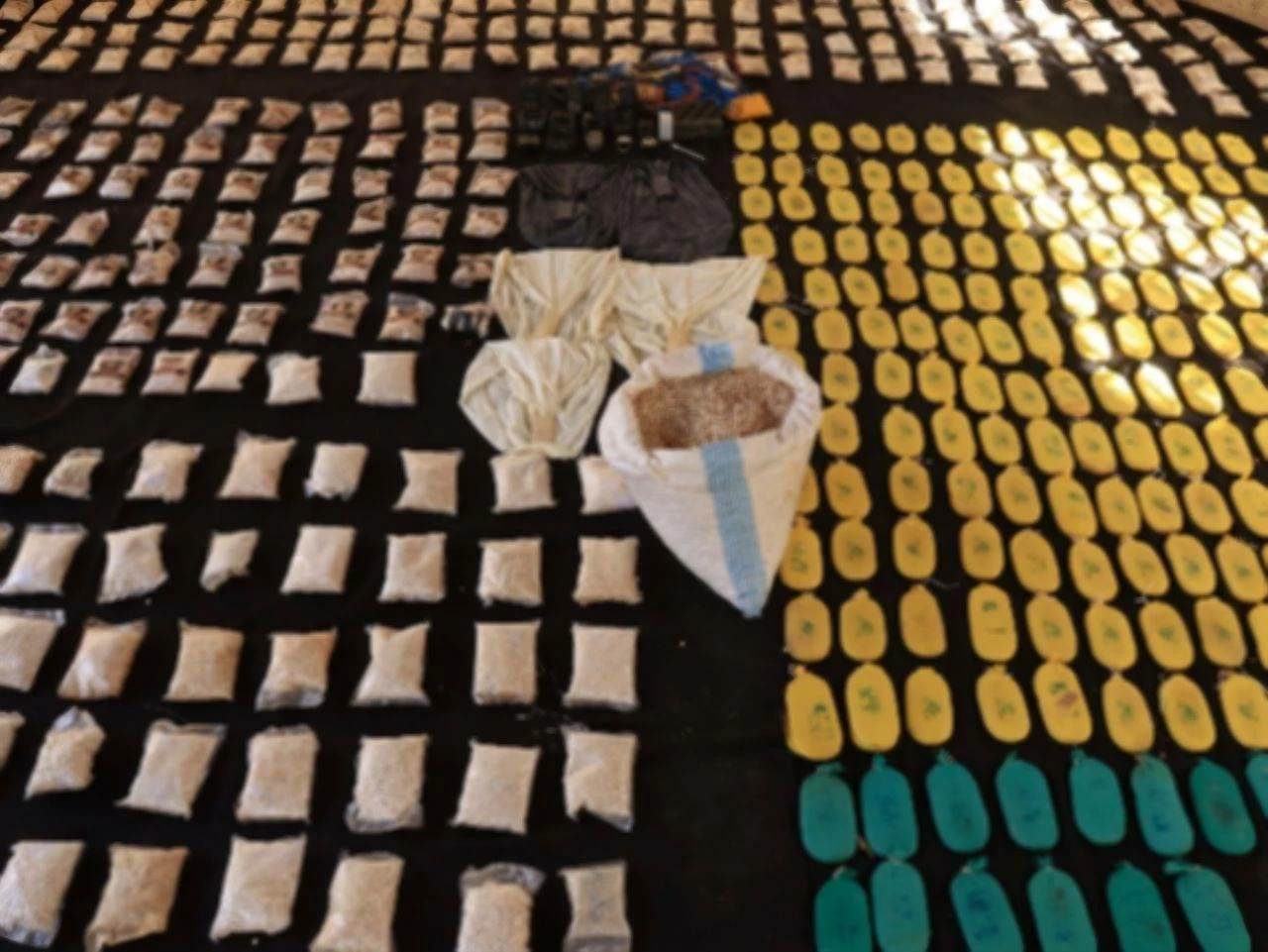 سوريا.. تفكيك شبكة مخدرات وضبط شحنة أعدت للتهريب إلى الأردن (صور)