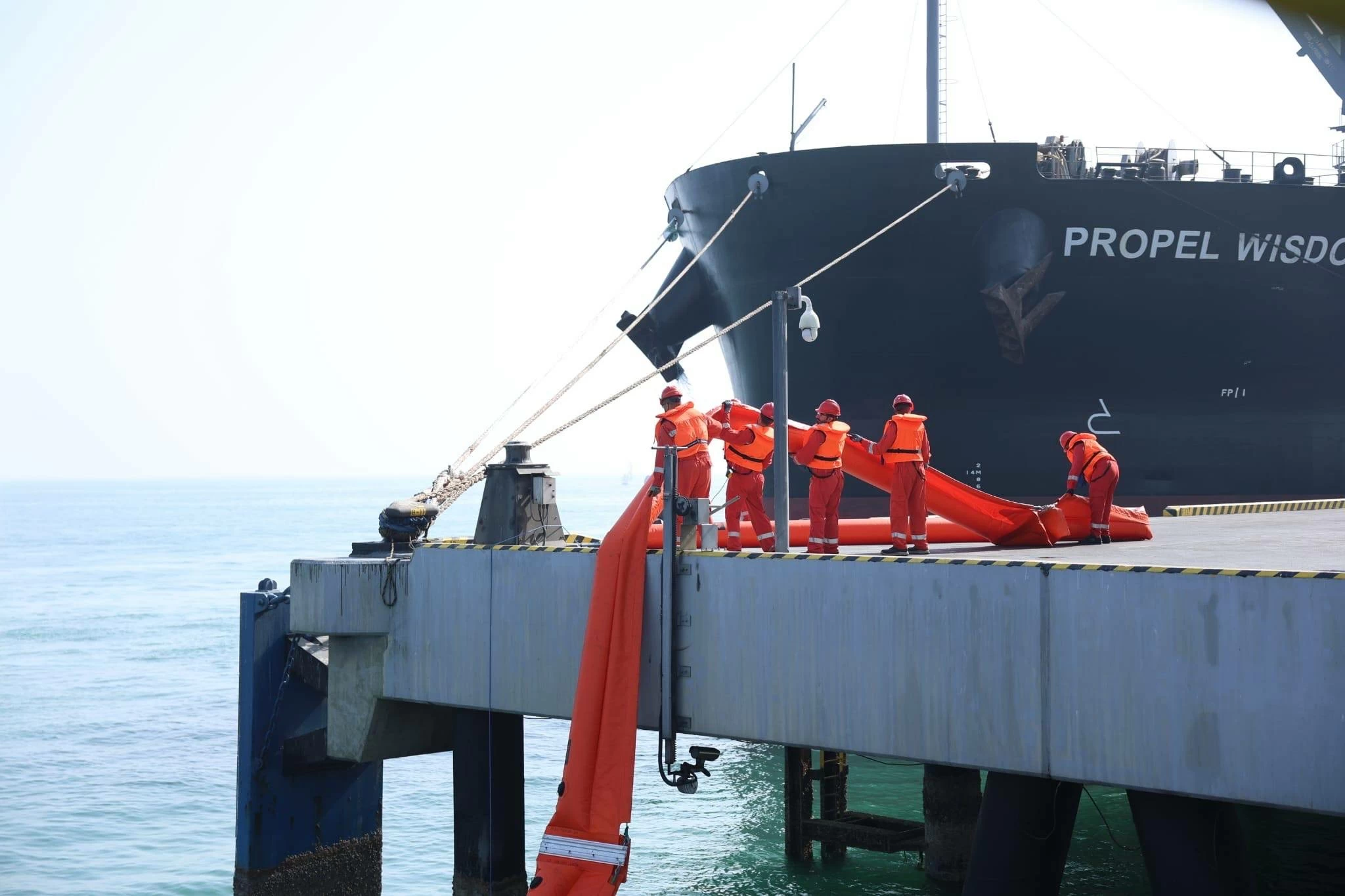 "الأعلى للبيئة" ينفذ التمرين الميداني المشترك "جاهزية 2" للاستجابة لحوادث التسرب النفطي في مرفأ "بابكو للتكرير"
