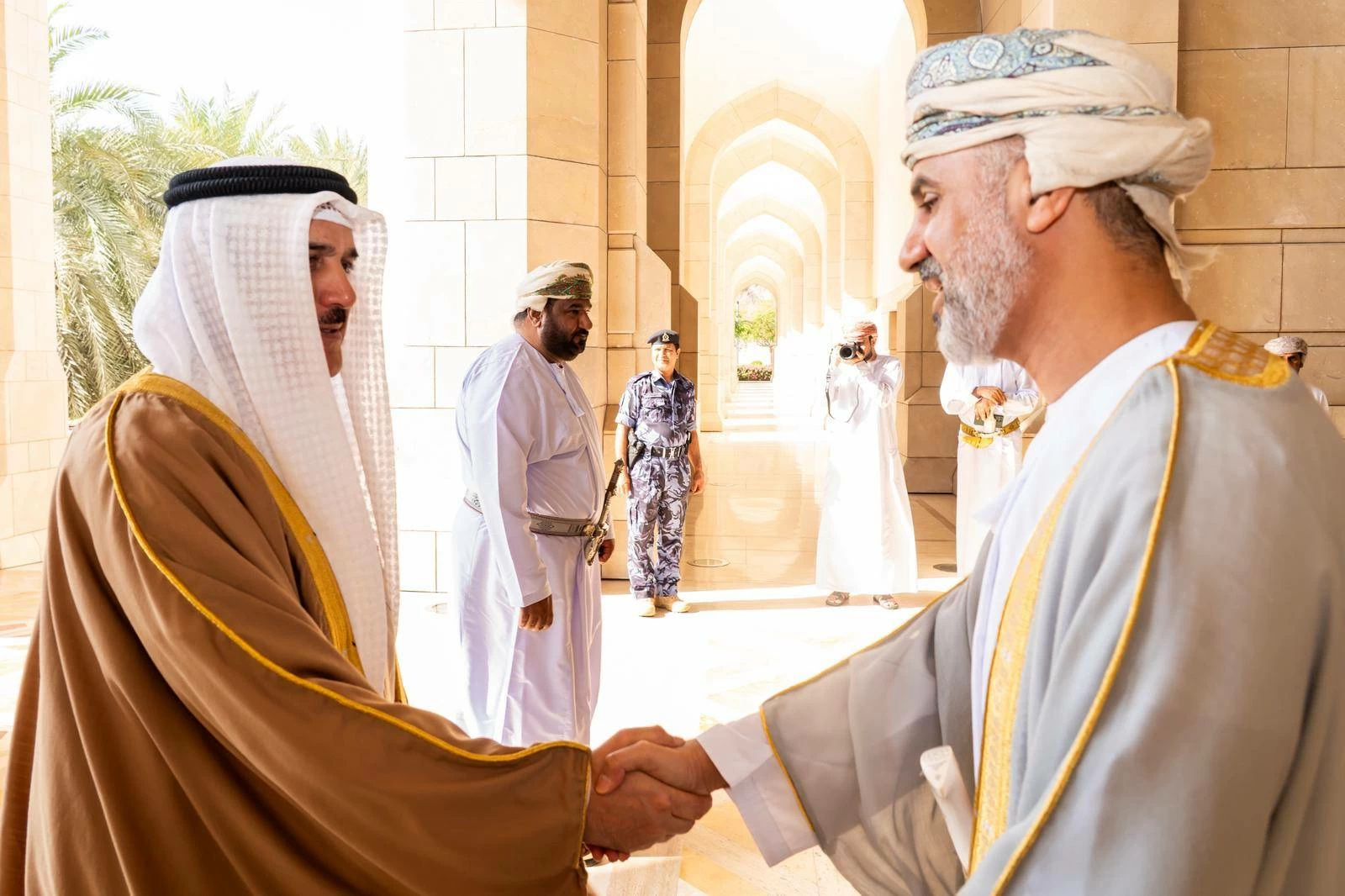 المسلم ورئيس الشورى العماني يؤكدان دعم التعاون المشترك في كافة المسارات التنموية