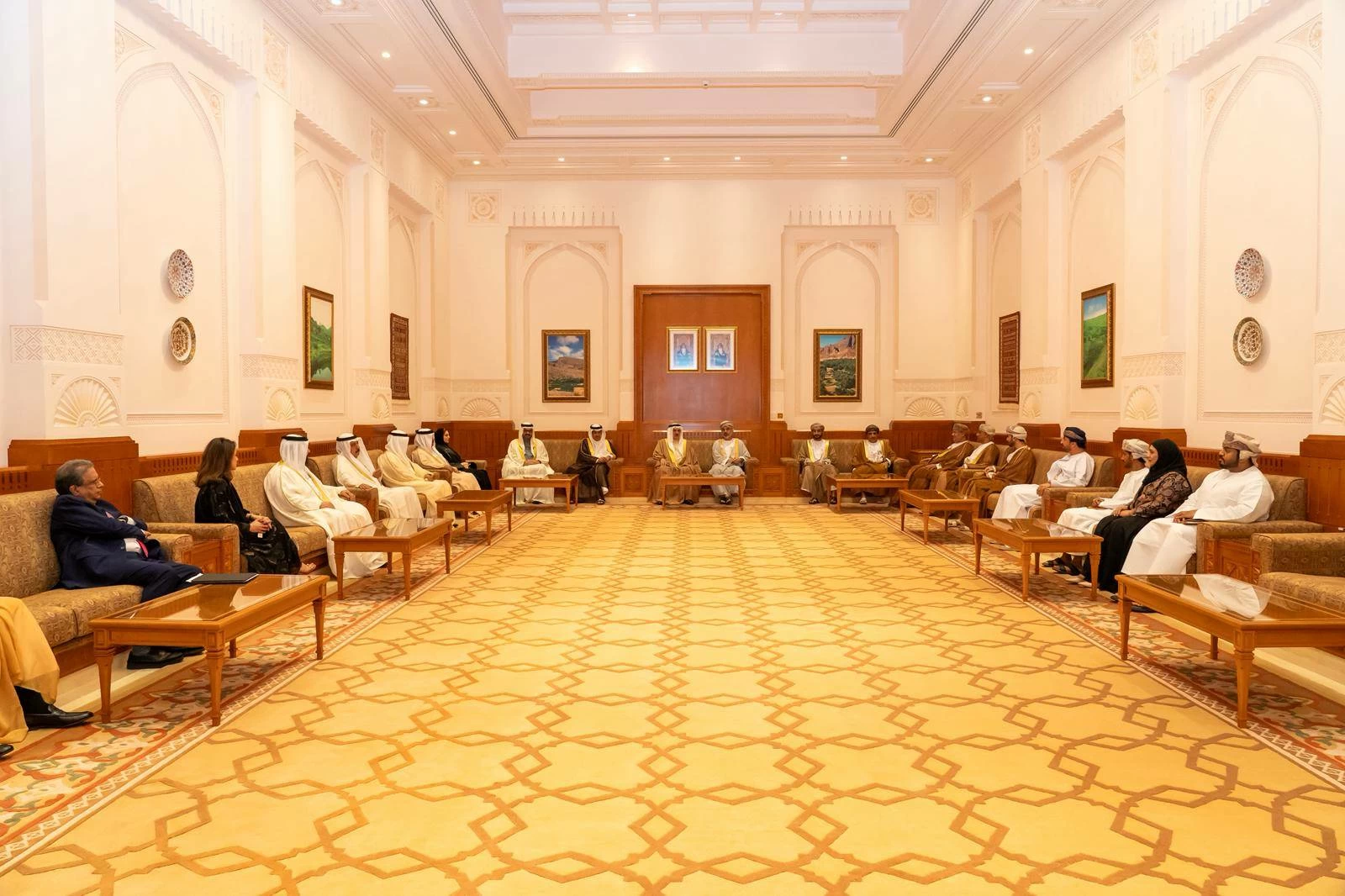 المسلم ورئيس الشورى العماني يؤكدان دعم التعاون المشترك في كافة المسارات التنموية