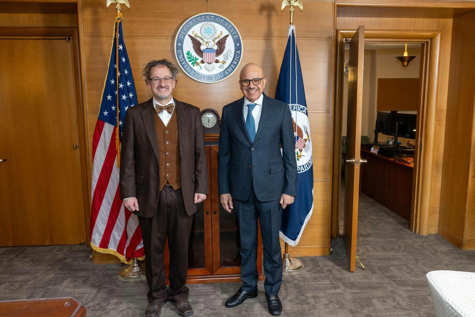 وزير الخارجية يجتمع مع مساعد وزير الخارجية الأمريكية لشؤون الحد من التسلح ومنع الانتشار النووي في وزارة الخارجية الأمريكية