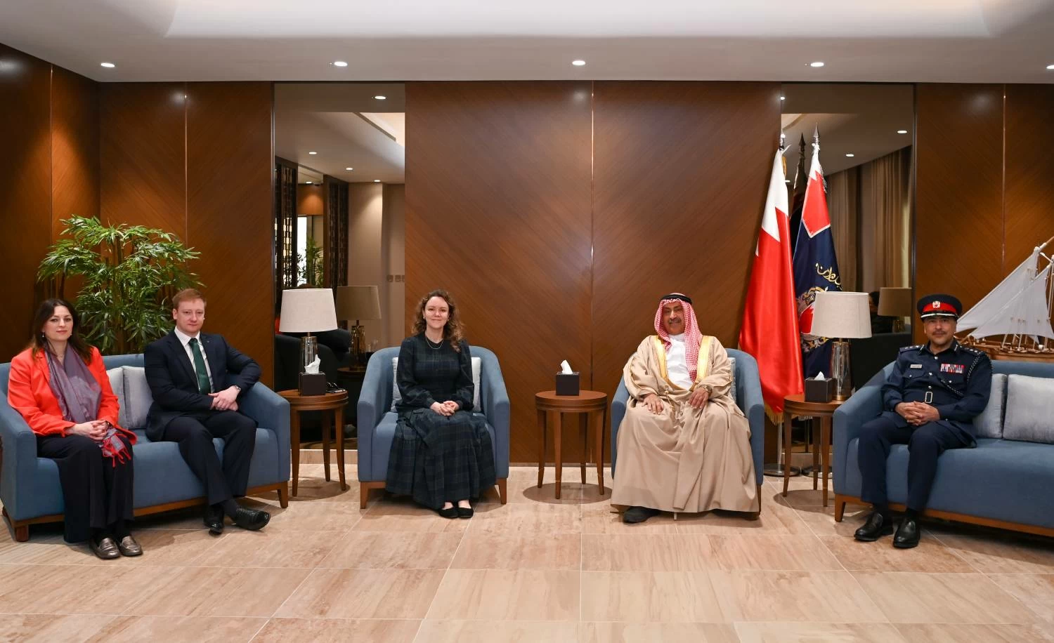 وكيل وزارة الداخلية يستقبل نائب سفير المملكة المتحدة