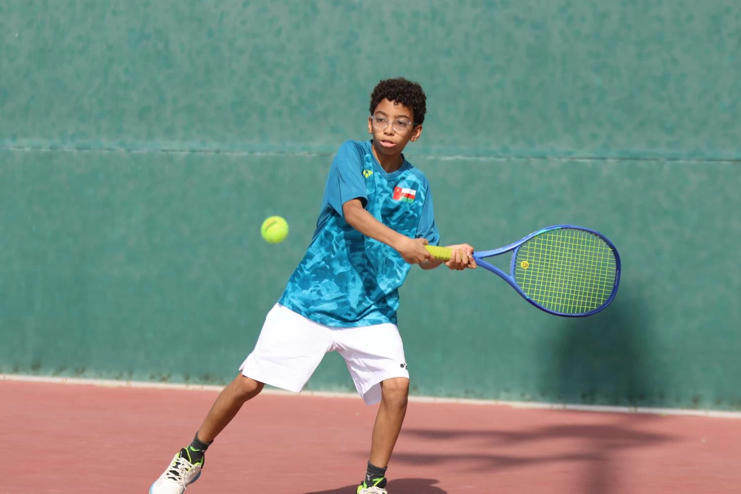 بداية قوية للاعبي البحرين في فردي الأولاد والفتيات