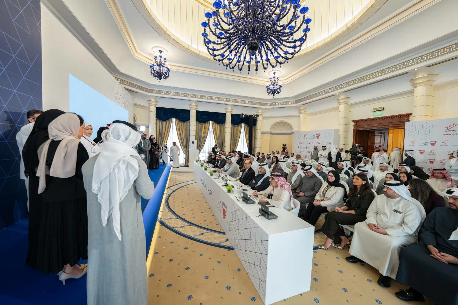 وزير ديوان رئيس مجلس الوزراء يؤكد أهمية ترسيخ الإبداع والابتكار في العمل الحكومي