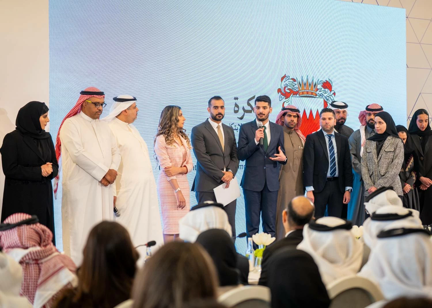 وزير ديوان رئيس مجلس الوزراء يؤكد أهمية ترسيخ الإبداع والابتكار في العمل الحكومي