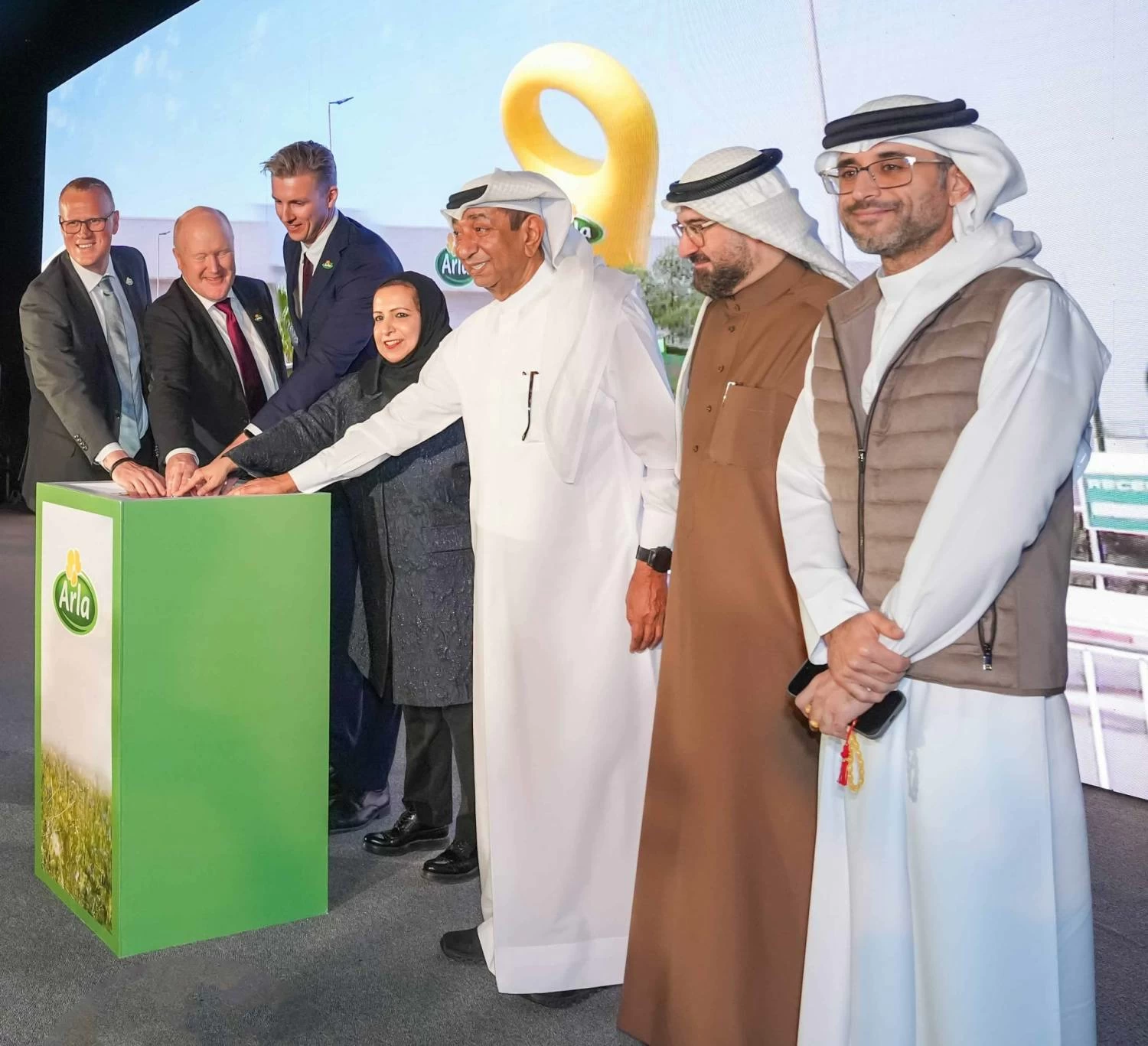 "آرلا فودز" توسع منشأتها في البحرين، أكبر مصانعها خارج أوروبا، وتعزز موقعها كأحد أكبر منتجي الألبان في المنطقة
