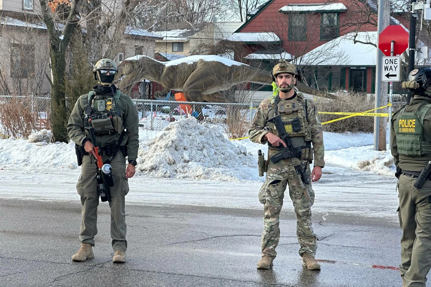 موفد ترامب في مينيابوليس يعلن سحب 700 من شرطة الهجرة فوراً