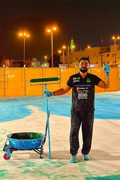 هندي مسلم يدخل &laquo;غينيس&raquo; بعد رسمه قبة المسجد الـنبوي على مساحة 333 متراً