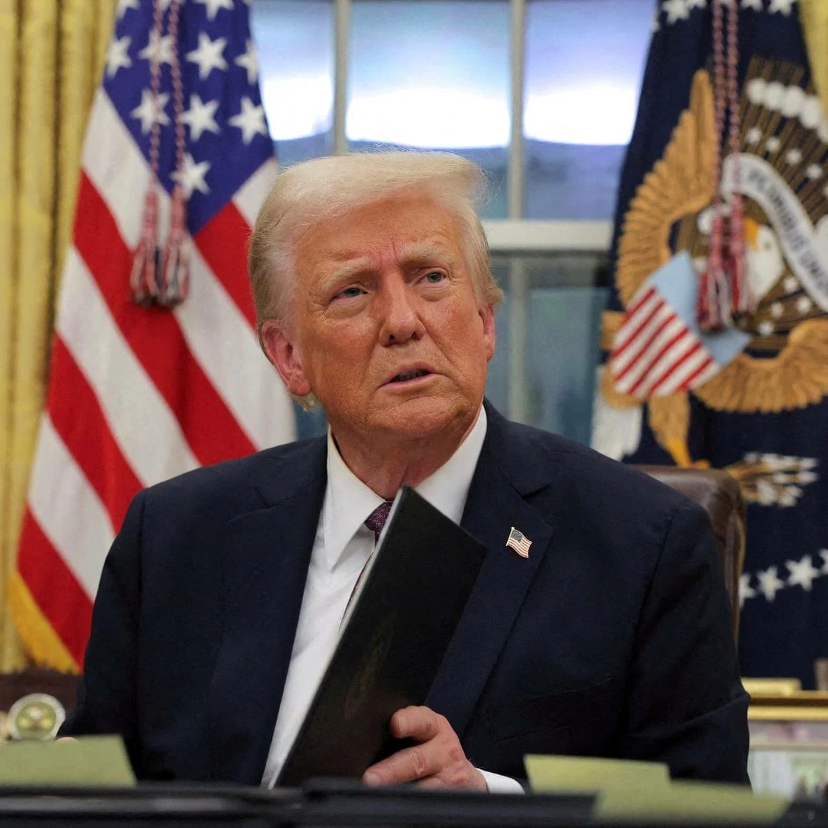 ترامب: على المرشد الإيراني خامنئي أن يشعر بالقلق