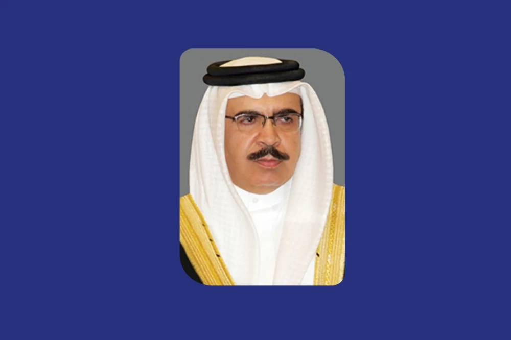 ولي العهد رئيس الوزراء يتبادل التهاني مع وزير الداخلية بذكرى تأسيس "قوة الدفاع"