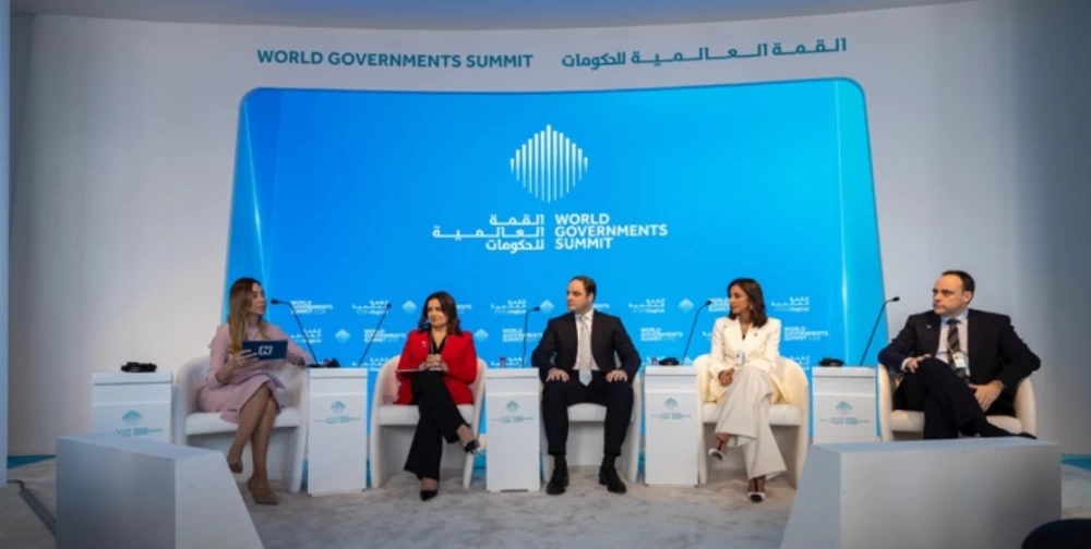 نور بنت علي الخليف تشارك في عدد من الجلسات الحوارية والاجتماعات