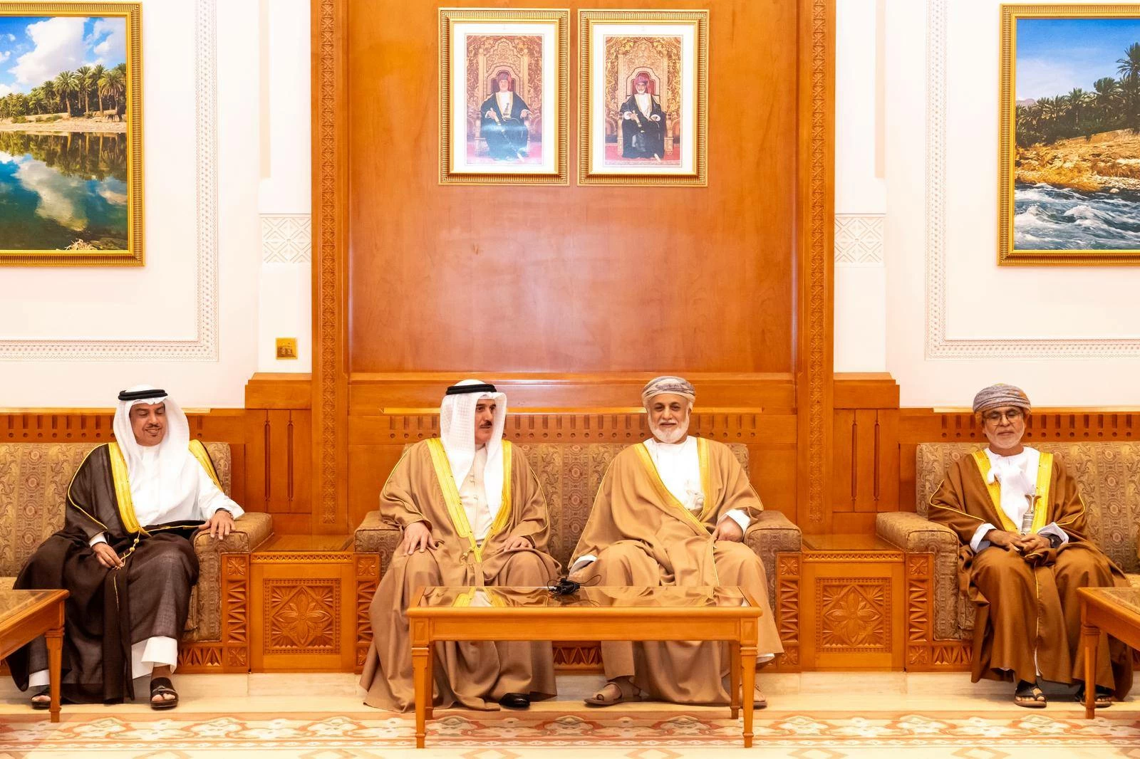 رئيس مجلس النواب يلتقي برئيس مجلس الدولة العماني