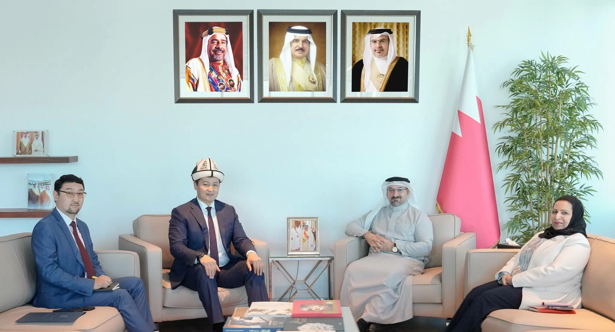 وزير الصناعة يستقبل سفير قيرغيزيا لدى البحرين المقيم في الرياض