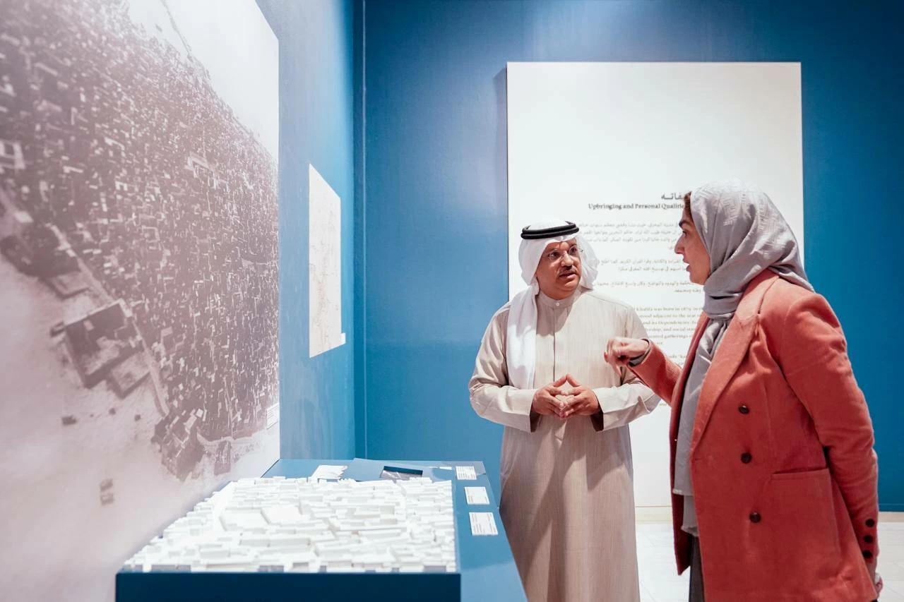 مستشار الملك للشؤون الثقافية والعلمية تزور معرض محمد بن عيسى بن علي بن خليفة &laquo;إرثه وسيرته&raquo;