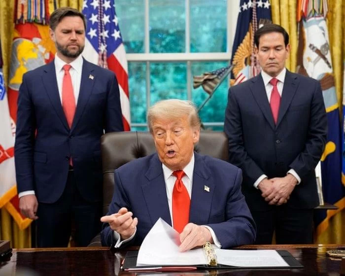 ترامب يرفض الانحياز إلى فانس أو روبيو بخصوص خلافته للرئاسة المقبلة