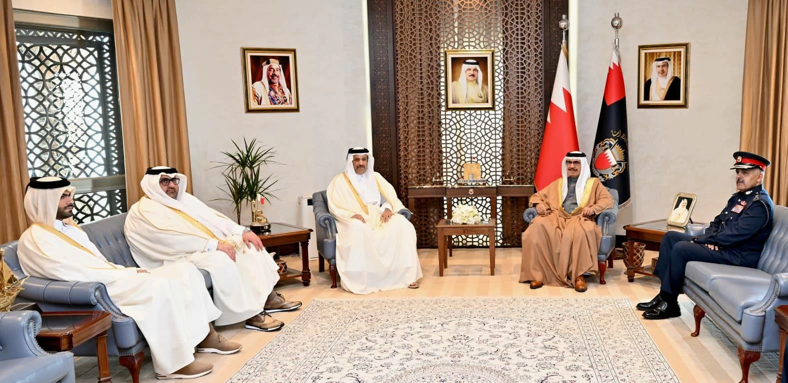 وزير الداخلية يستقبل سفير قطر بمناسبة تعيينه