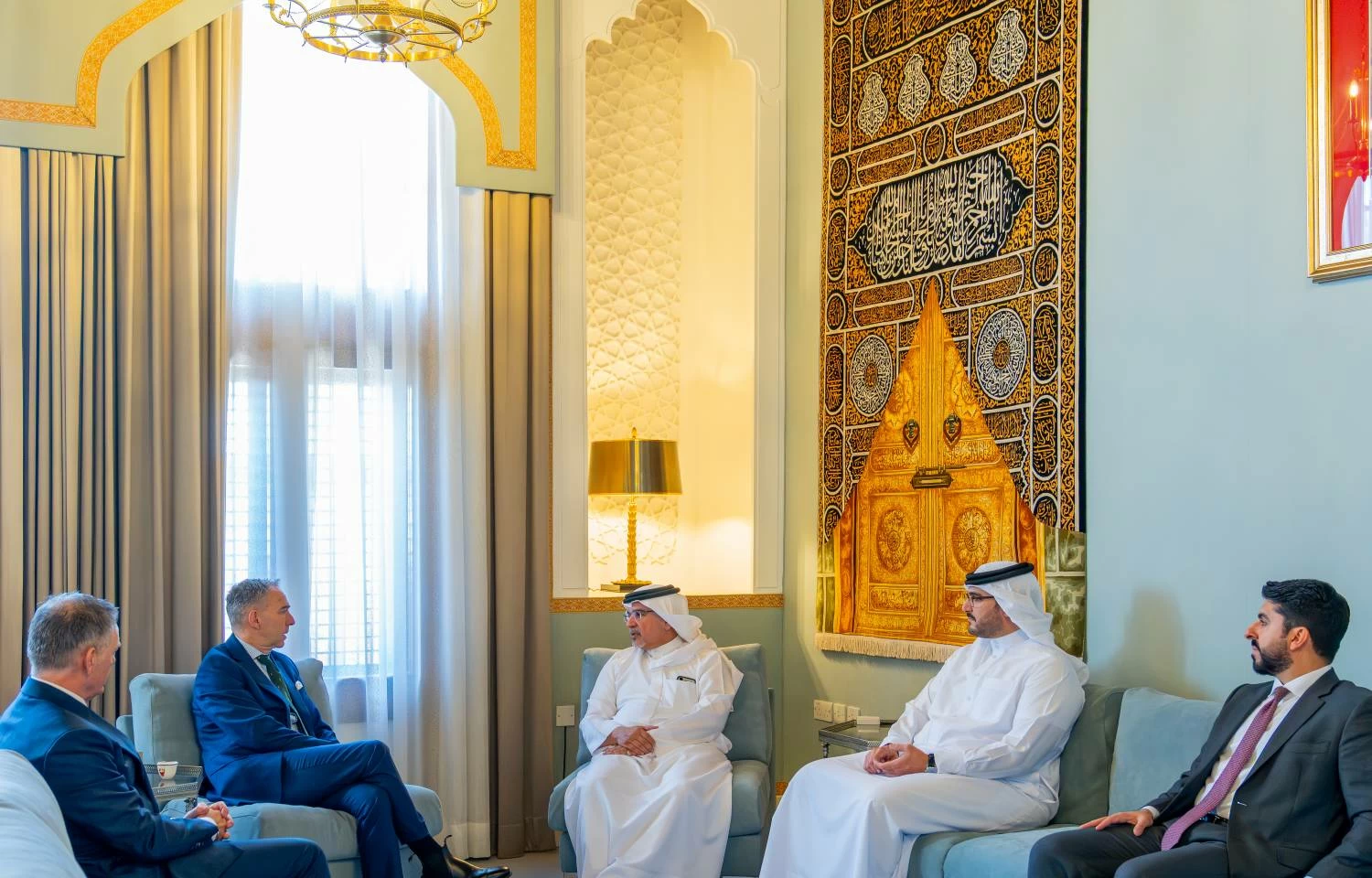 ولي العهد رئيس الوزراء يستقبل رئيس مجلس الأمناء عضو &laquo;استشاري الدولي للدراسات&raquo;