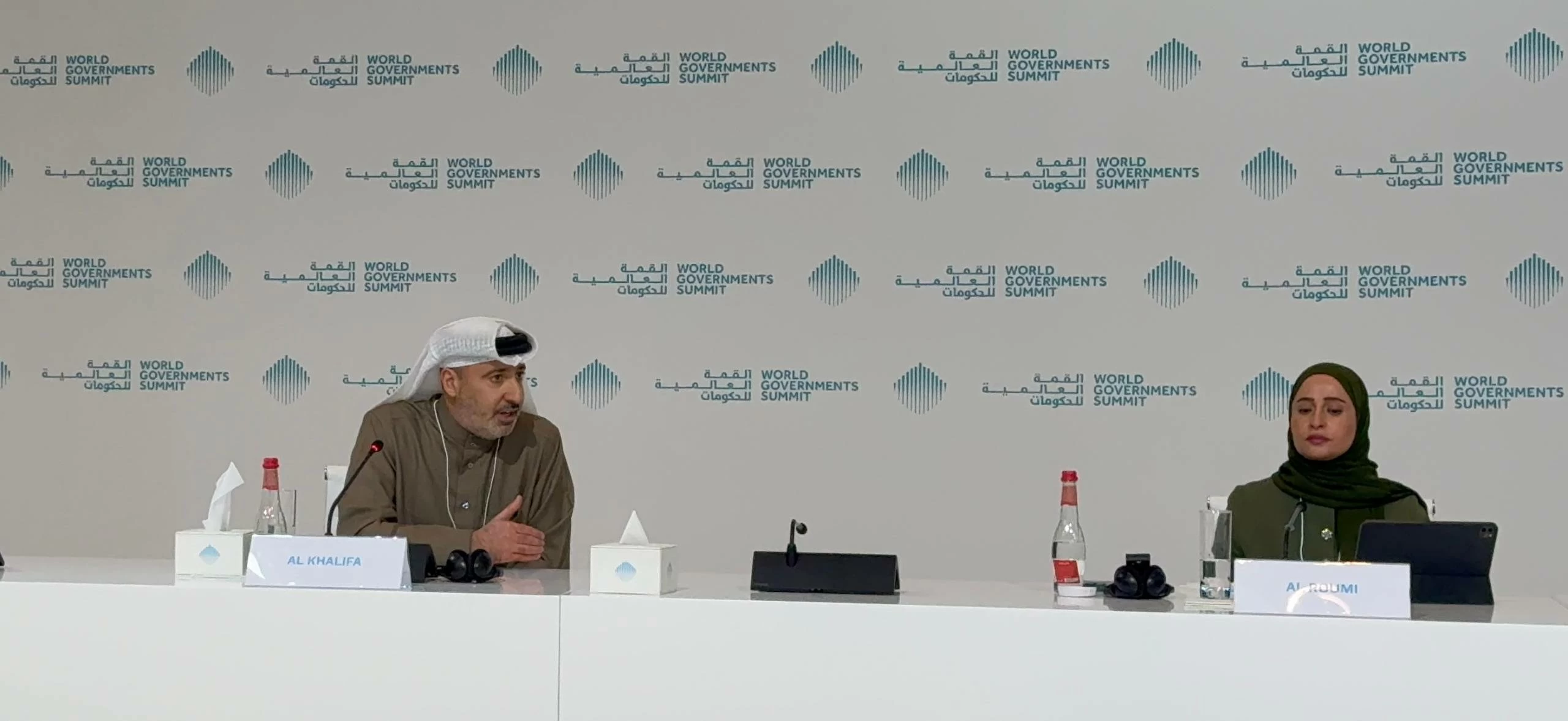 رئيس "الخدمة المدنية" يٌشارك في طاولة مستديرة حول مستقبل الموارد البشرية في عصر الذكاء الاصطناعي