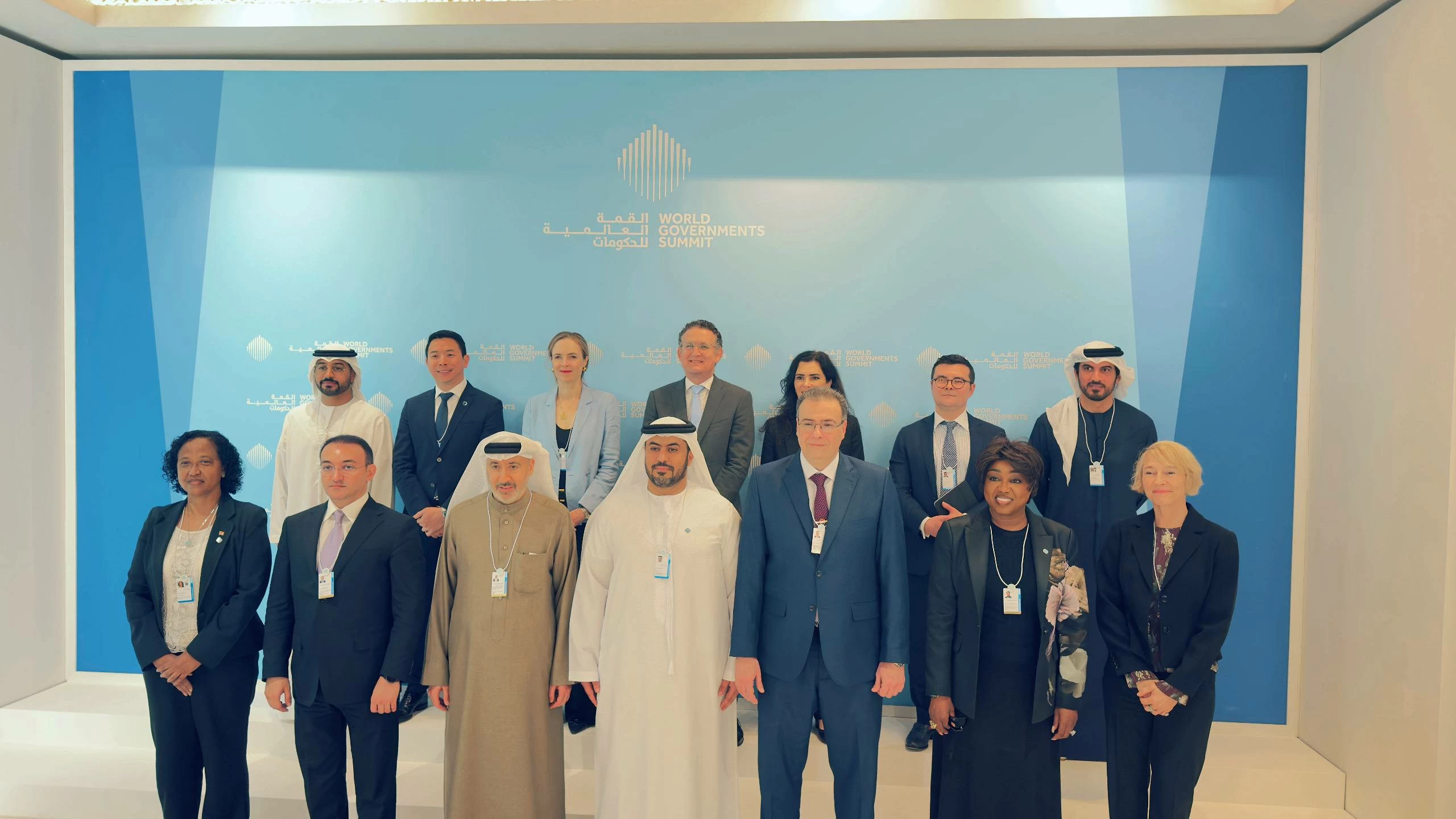 رئيس "الخدمة المدنية" يٌشارك في طاولة مستديرة حول مستقبل الموارد البشرية في عصر الذكاء الاصطناعي