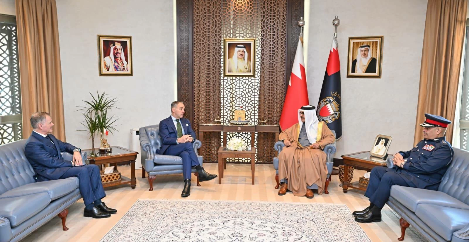 وزير الداخلية يشيد بدور المعهد الدولي للدراسات الاستراتيجية في التعامل الايجابي مع التحديات الأمنية