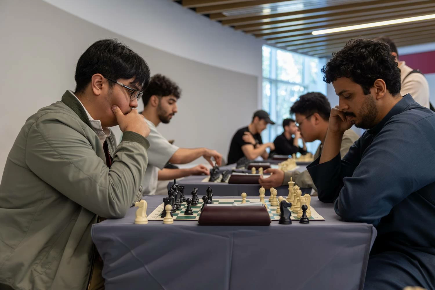 "البحرين للتكنولوجيا" تنظم بطولة نادي الشطرنج بمشاركة واسعة من الطلبة