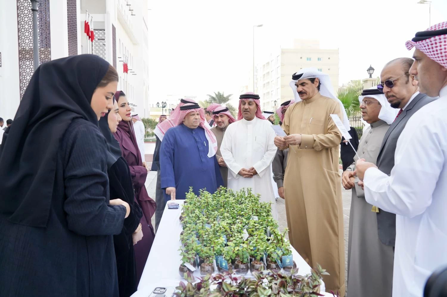 الأمين العام لمجلس النواب يشيد بالدور البارز  لسمو الشيخ عبدالله بن حمد في تطوير السياسات والمشاريع البيئية