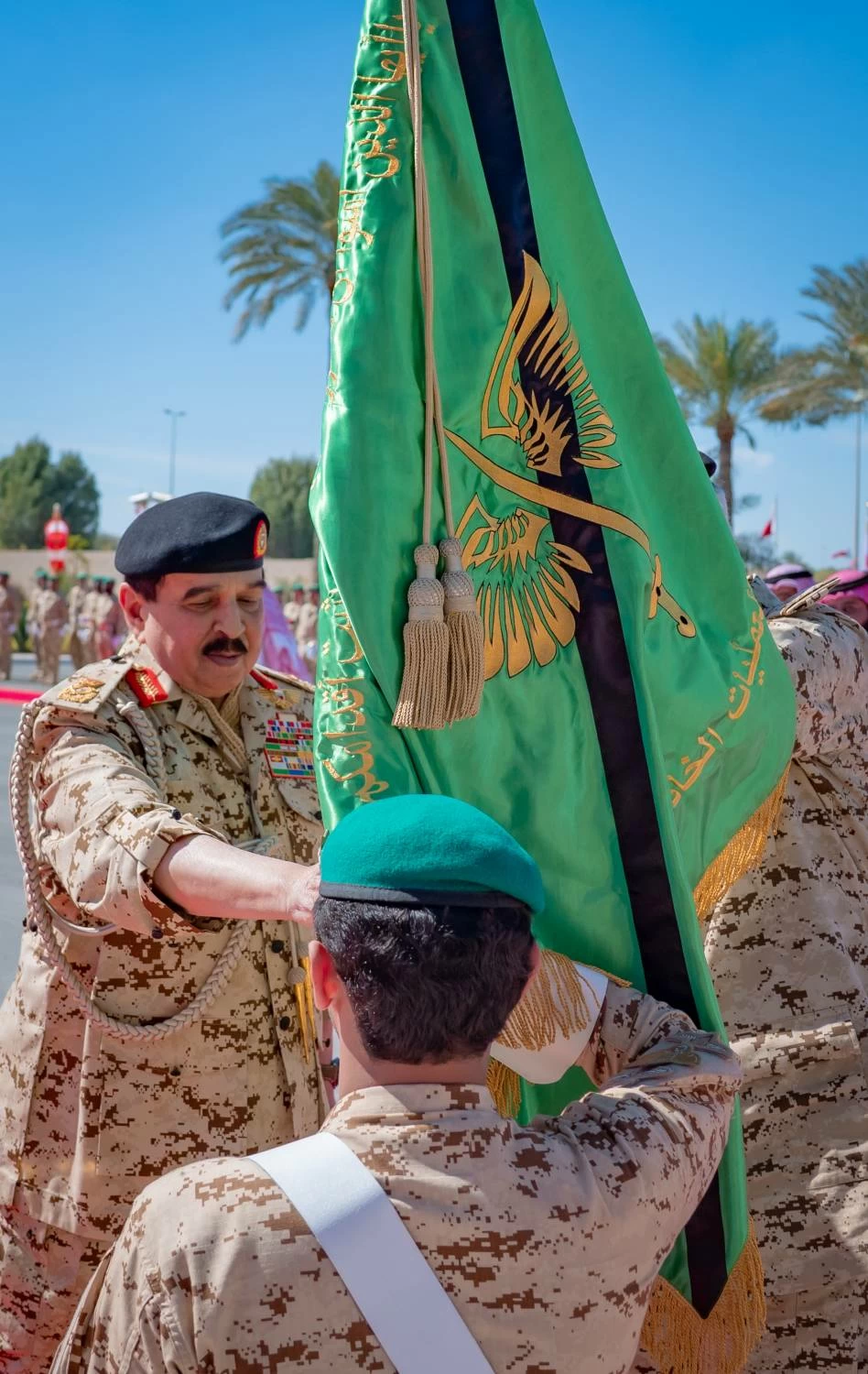 الملك القائد الأعلى للقوات المسلحة يتفضل بزيارة القيادة العامة لقوة دفاع البحرين