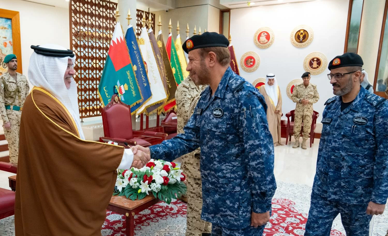 الملك القائد الأعلى للقوات المسلحة يتفضل بزيارة القيادة العامة لقوة دفاع البحرين
