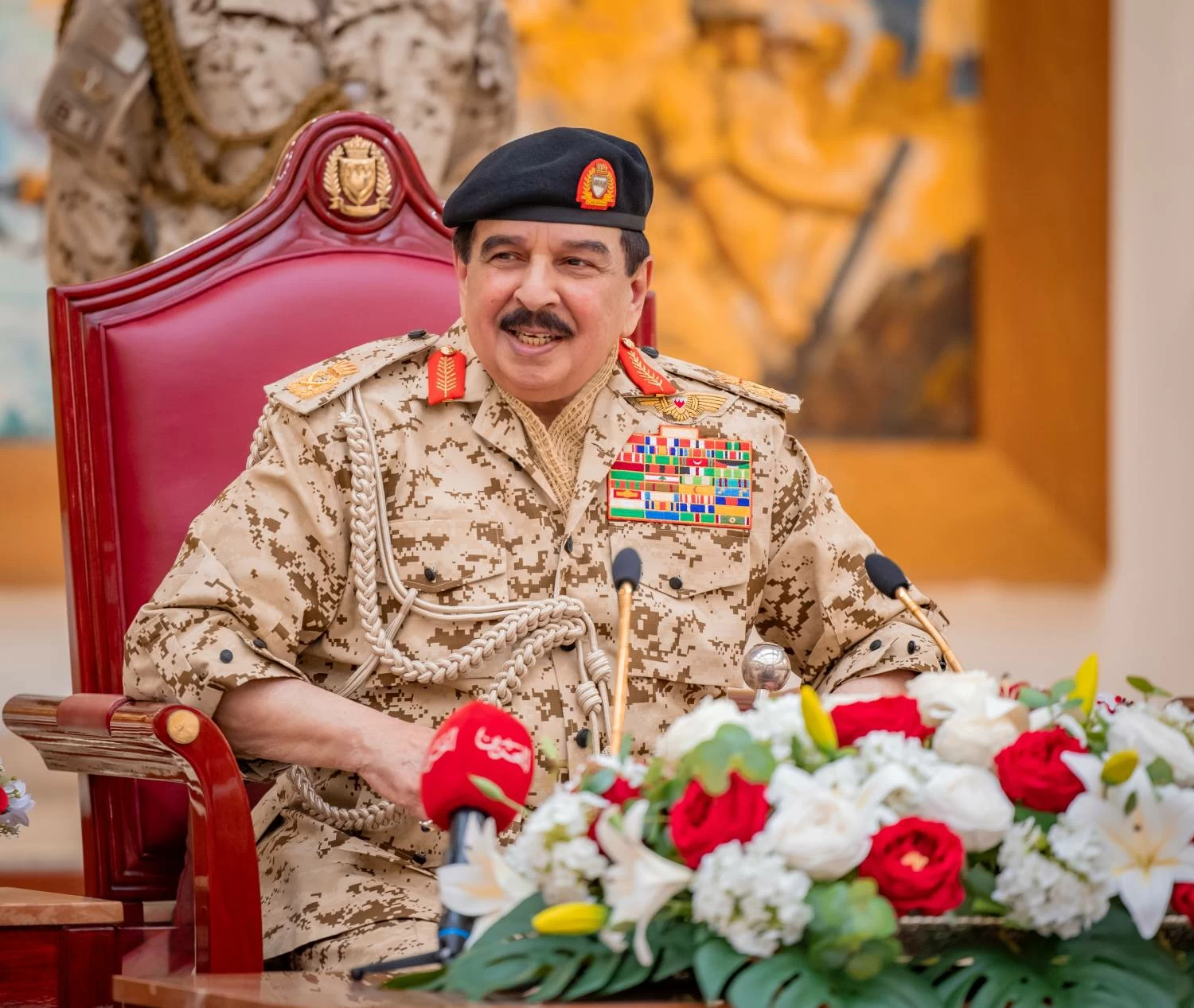 الملك القائد الأعلى للقوات المسلحة يتفضل بزيارة القيادة العامة لقوة دفاع البحرين