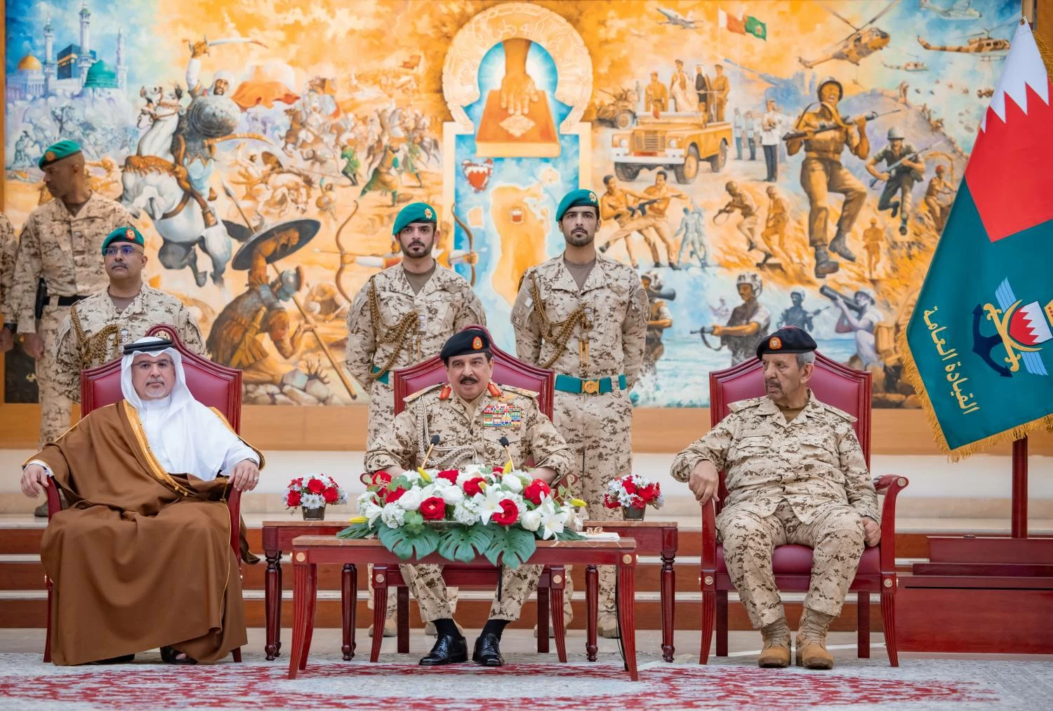 الملك القائد الأعلى للقوات المسلحة يتفضل بزيارة القيادة العامة لقوة دفاع البحرين