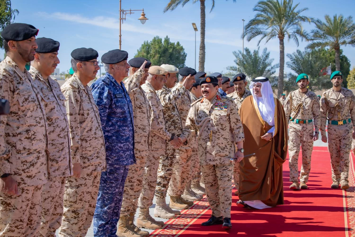 الملك القائد الأعلى للقوات المسلحة يتفضل بزيارة القيادة العامة لقوة دفاع البحرين