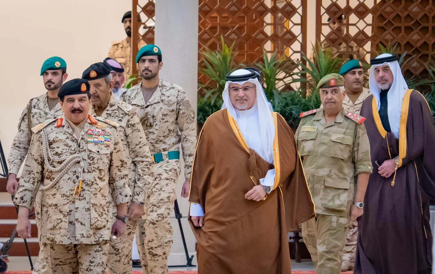 الملك القائد الأعلى للقوات المسلحة يتفضل بزيارة القيادة العامة لقوة دفاع البحرين