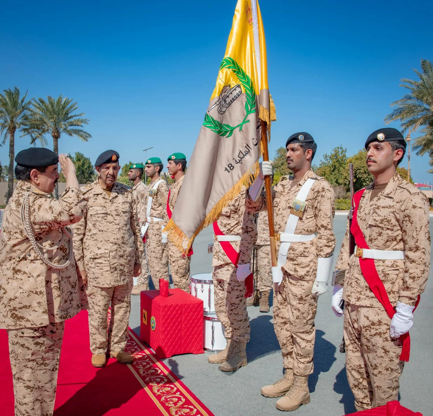 الملك القائد الأعلى للقوات المسلحة يتفضل بزيارة القيادة العامة لقوة دفاع البحرين
