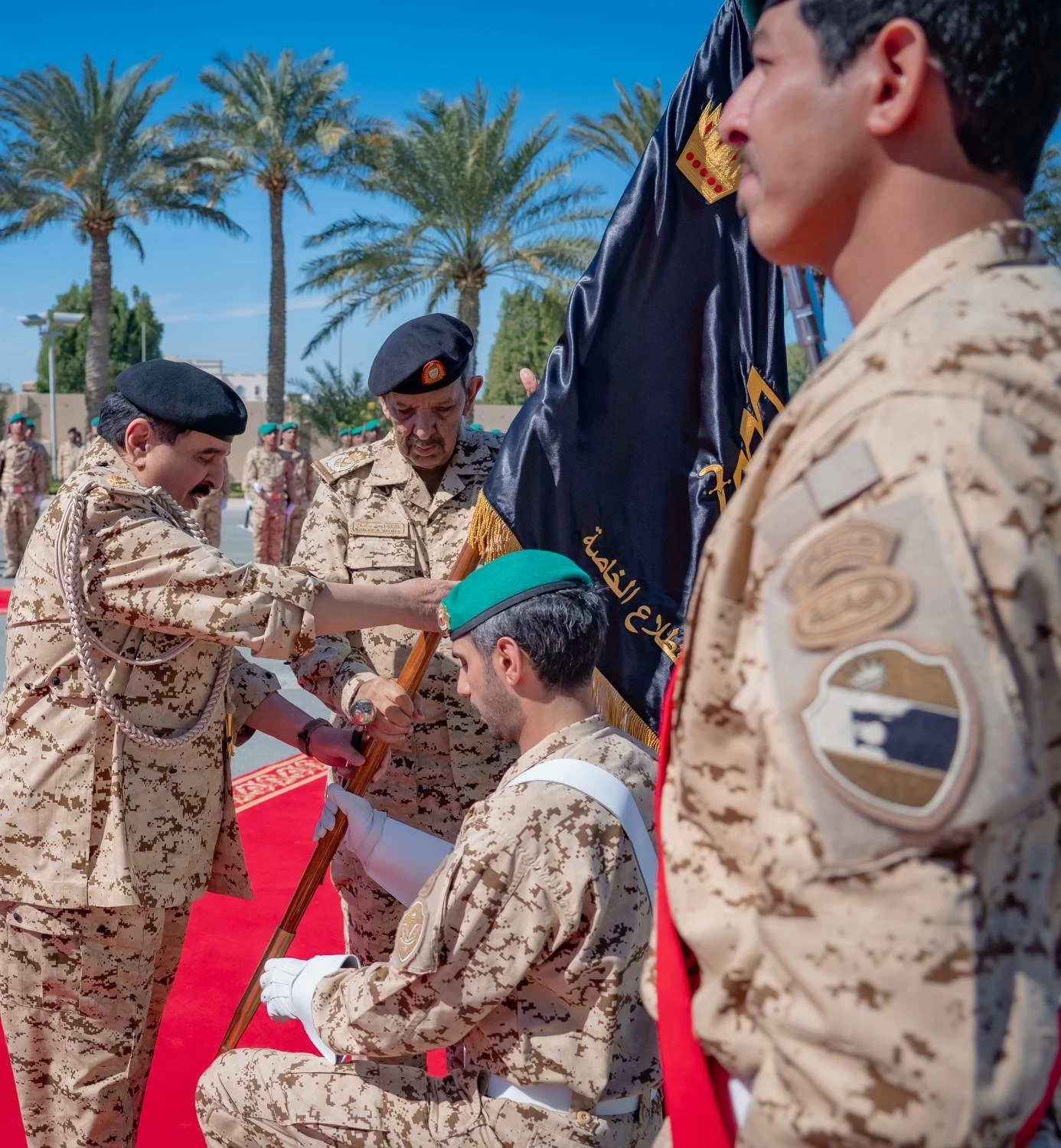 الملك القائد الأعلى للقوات المسلحة يتفضل بزيارة القيادة العامة لقوة دفاع البحرين