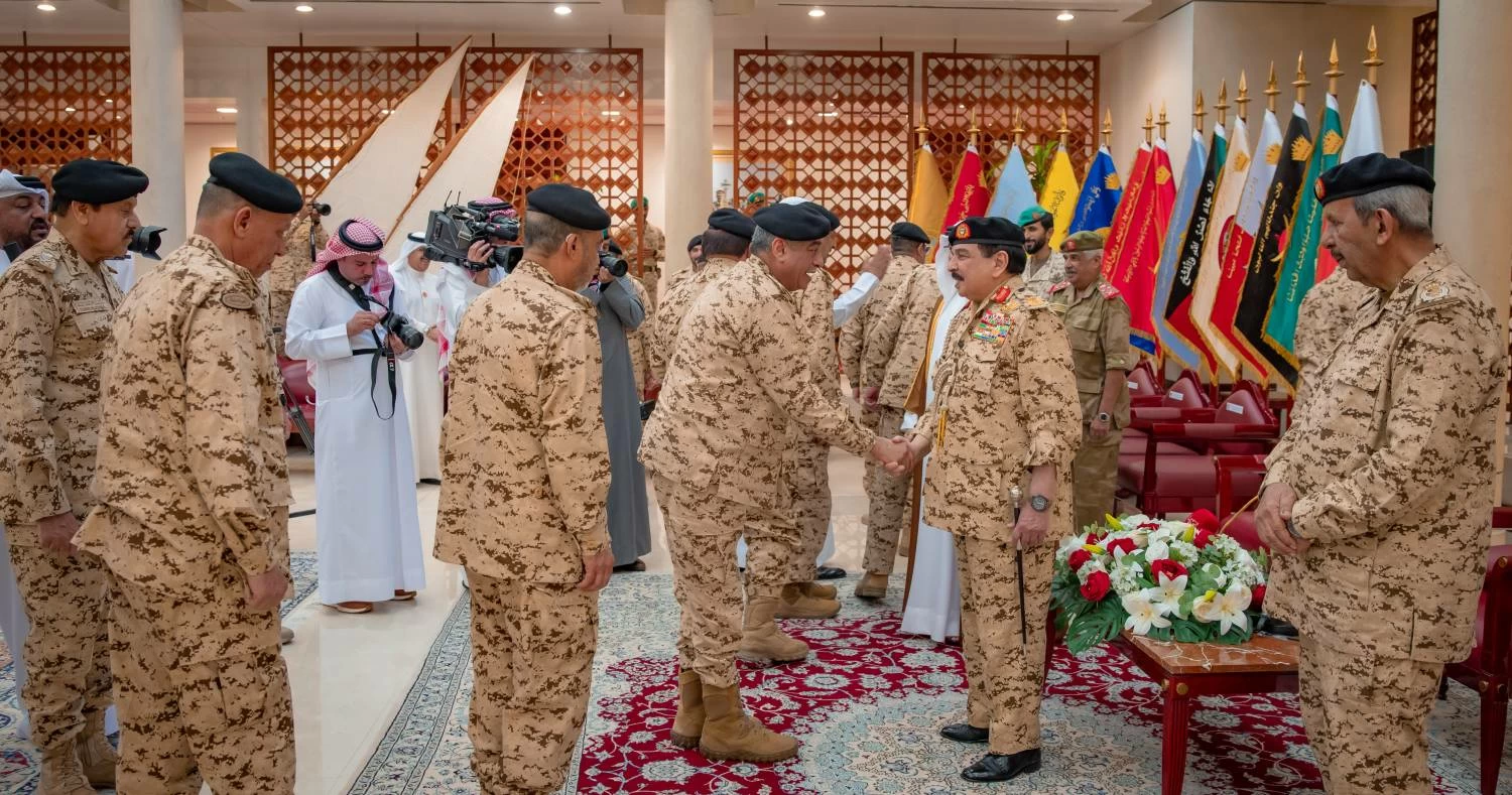 الملك القائد الأعلى للقوات المسلحة يتفضل بزيارة القيادة العامة لقوة دفاع البحرين