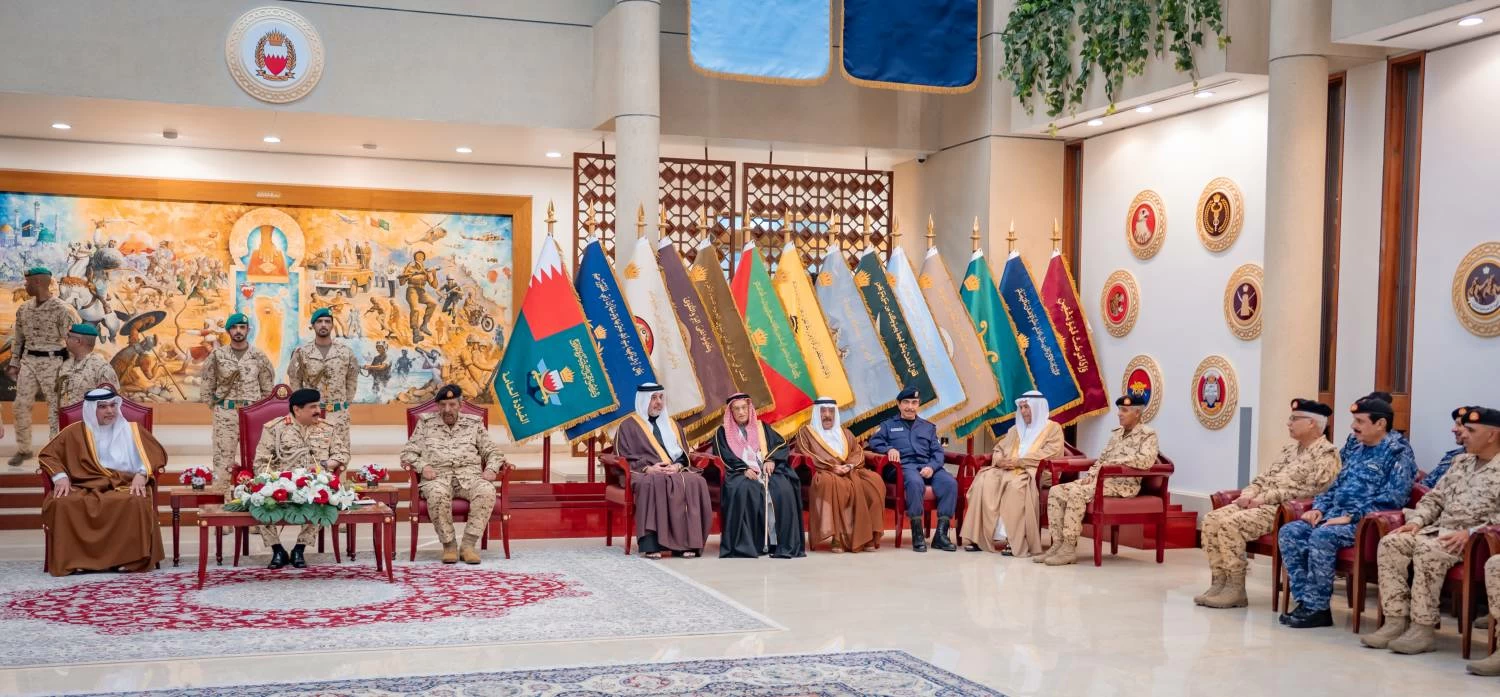 الملك القائد الأعلى للقوات المسلحة يتفضل بزيارة القيادة العامة لقوة دفاع البحرين