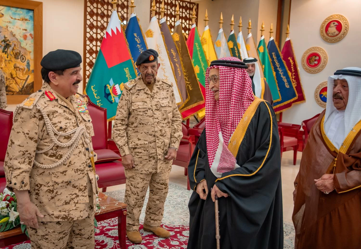 الملك القائد الأعلى للقوات المسلحة يتفضل بزيارة القيادة العامة لقوة دفاع البحرين