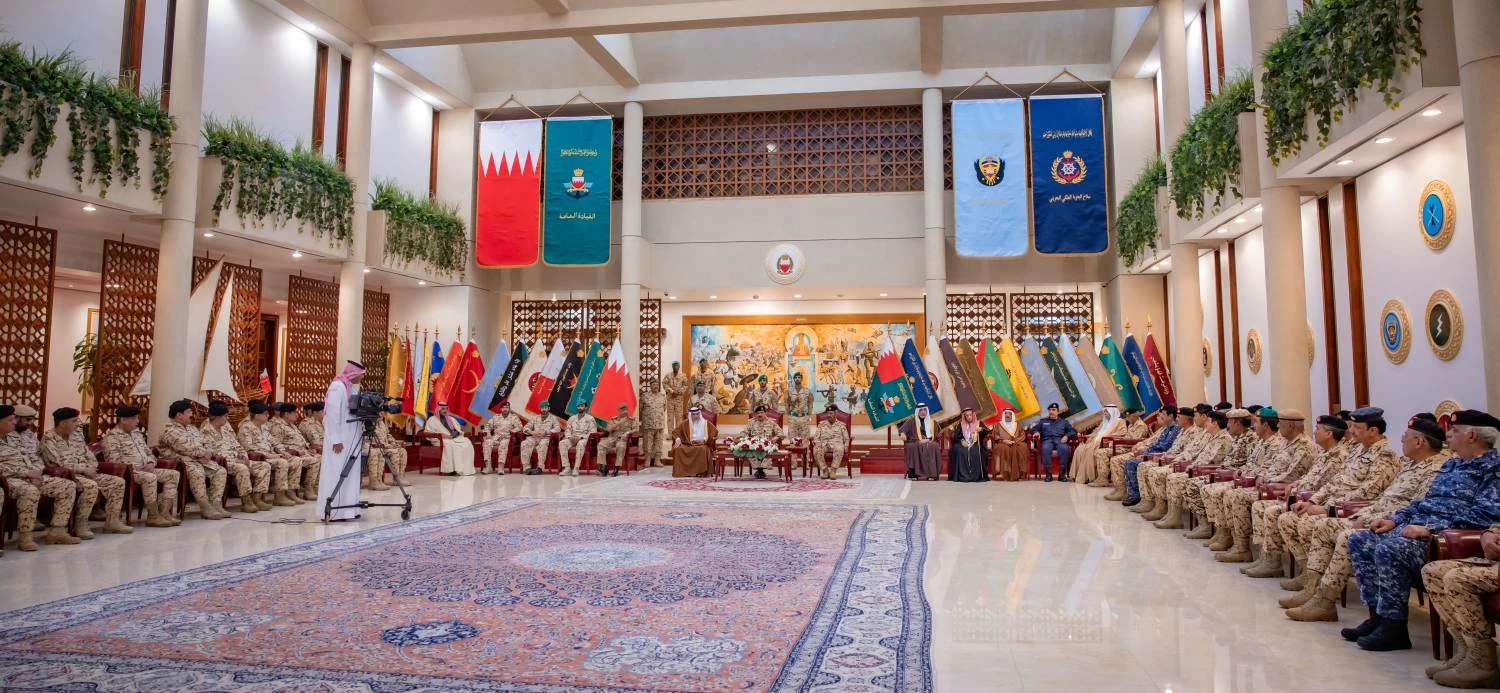 الملك القائد الأعلى للقوات المسلحة يتفضل بزيارة القيادة العامة لقوة دفاع البحرين