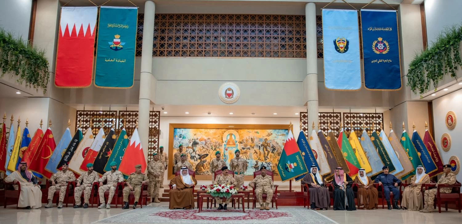 الملك القائد الأعلى للقوات المسلحة يتفضل بزيارة القيادة العامة لقوة دفاع البحرين