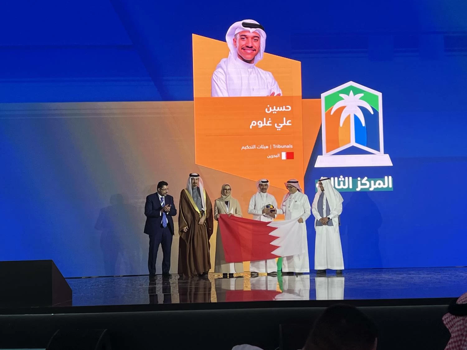 المحامي البحريني حسين علي يتوّج بجائزة "المحكّم الذهبي" في منافسات التحكيم التجاري الدولية