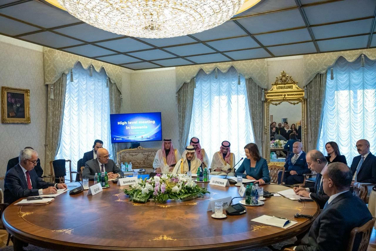 وزراء خارجية السعودية والأردن ومصر والبحرين وقطر يعقدون مباحثات مع نظيرتهم السلوفينية