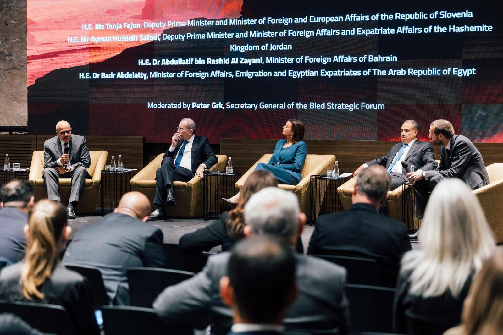 الزياني&nbsp;يشارك&nbsp;في&nbsp;جلسة&nbsp;حوارية&nbsp;بمشاركة&nbsp;وزراء الخارجية العرب ونظيرتهم السلوفينية بليوبليانا